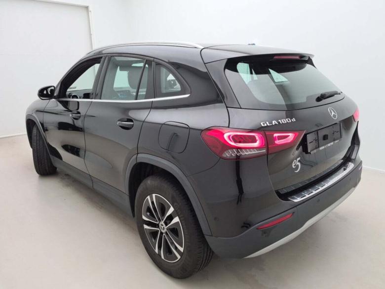 Mercedes GLA 180 d Aut. LED CarPlay Navi 1/2 Sport-Leather KeylessStart Camera Klima PDC ... #6