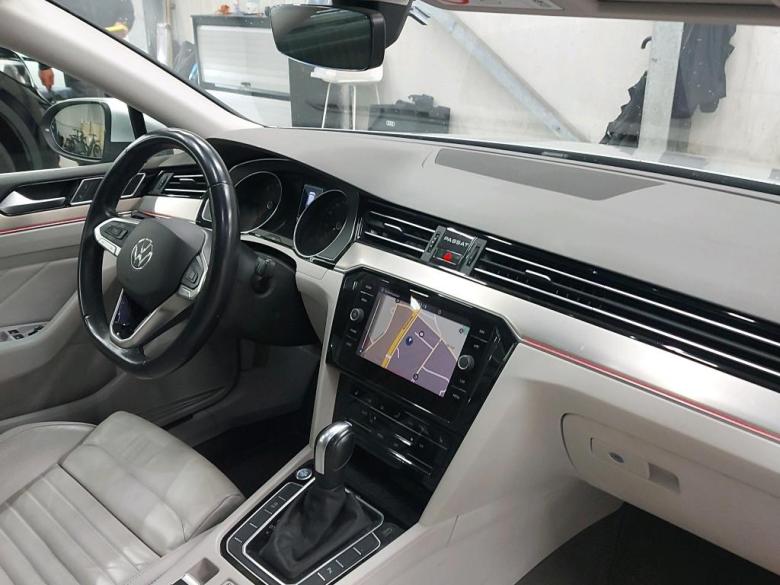 Volkswagen Passat 2.0 TDI Elegance Pano Aut. Full-LED Navi Sport-Leather Ambient Klima PDC ... #4
